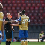 Lausanne a fini à 10 après l'expulsion sévère de Souleymane Ndiaye (au centre). KEYSTONE/CHRISTIAN MERZ